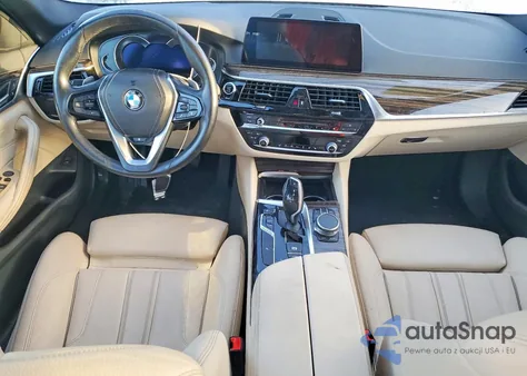 2019 BMW 530 Xi z USA, uszkodzony, nr VIN WBAJA7C5XKWW38383